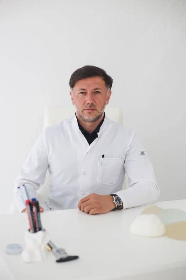 <strong>Вопрос:&nbsp;Какой минимальный возраст, с&nbsp;которого&nbsp;разрешена&nbsp;пластическая операция?</strong><br>